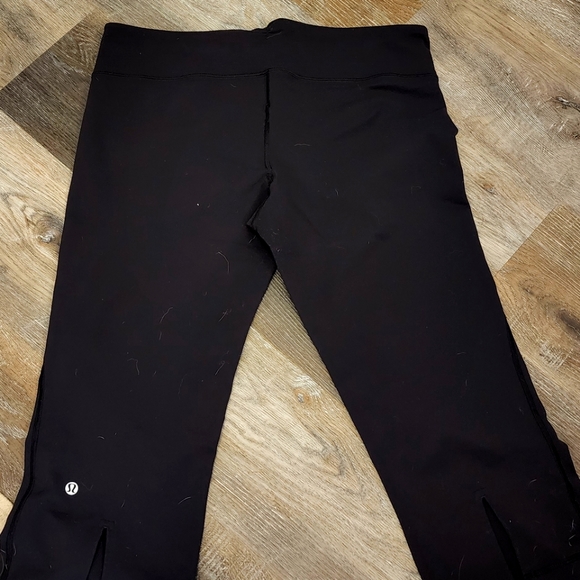 Lululemon gather and crow size 12. - Picture 2 of 2